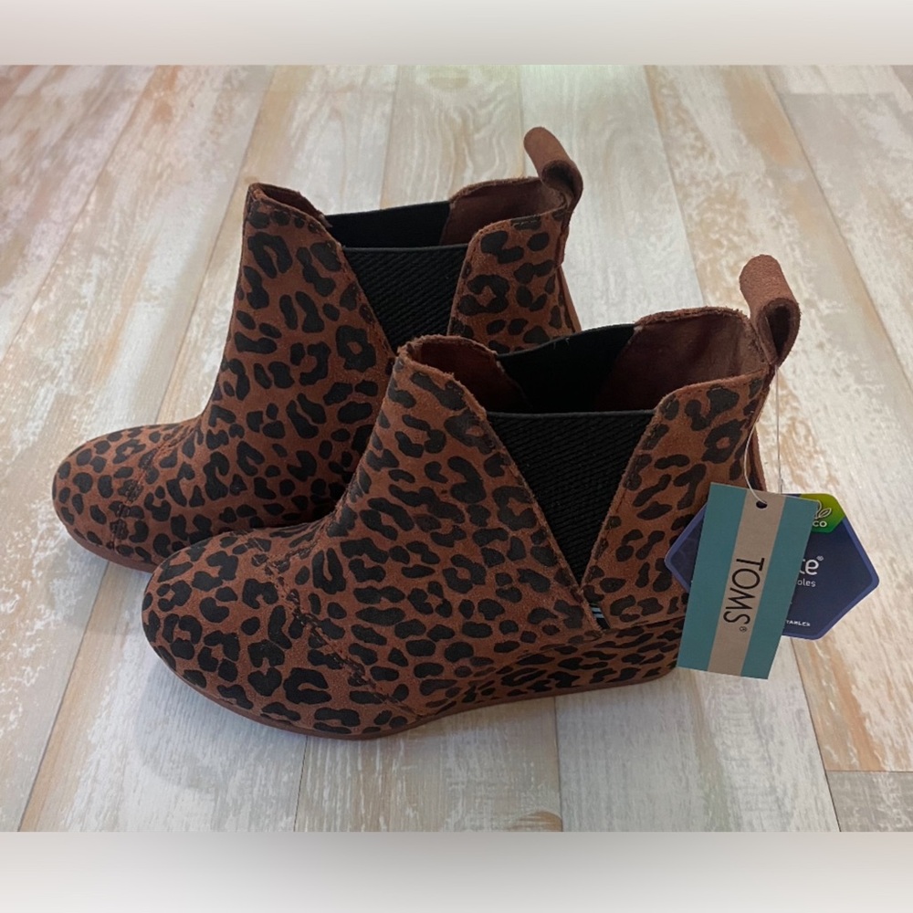 NWT Toms leopard wedge bootie size 6